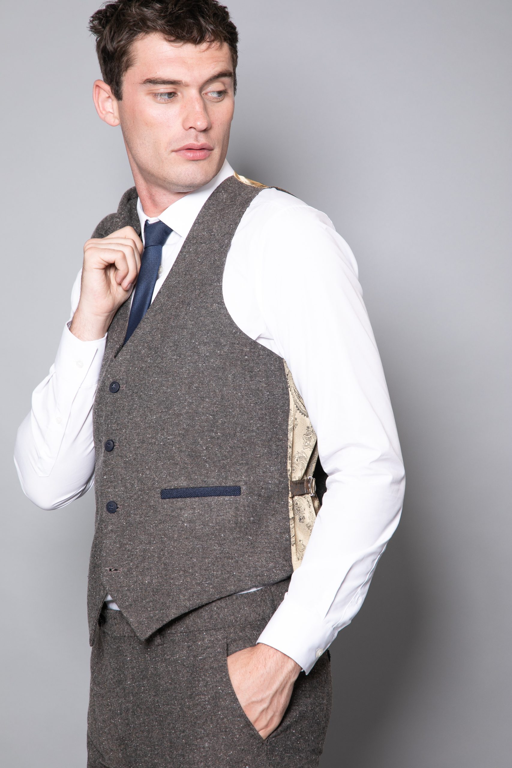 Men's Nines Brown Tweed Blazer & Wiastcoat 2 Piece Set - Image 6